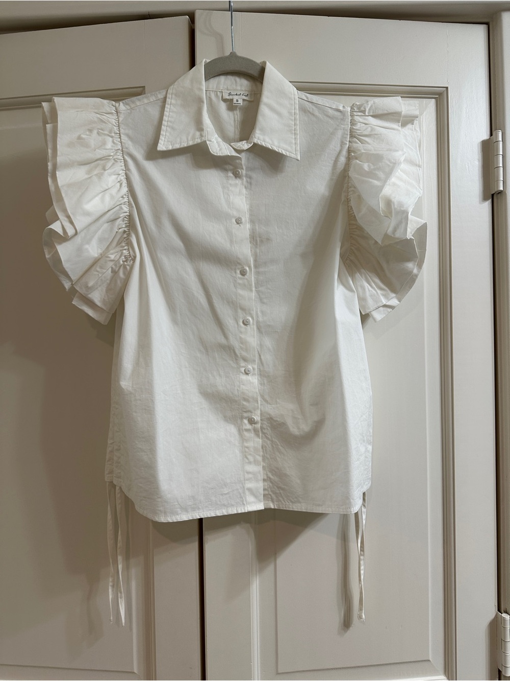 Bucket List Ivory Ruffle-Sleeve Button-Up Blouse